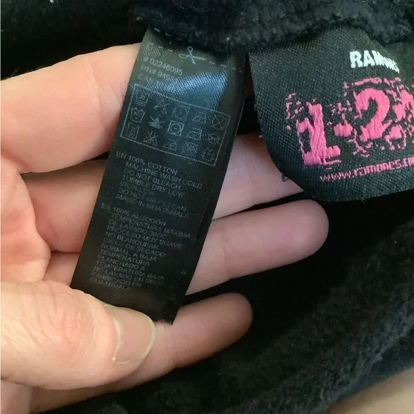 Ramones Punk Rock Band Sweatshirt Animal Print Graphic Pullover Bravado Size SM - Picture 13 of 13